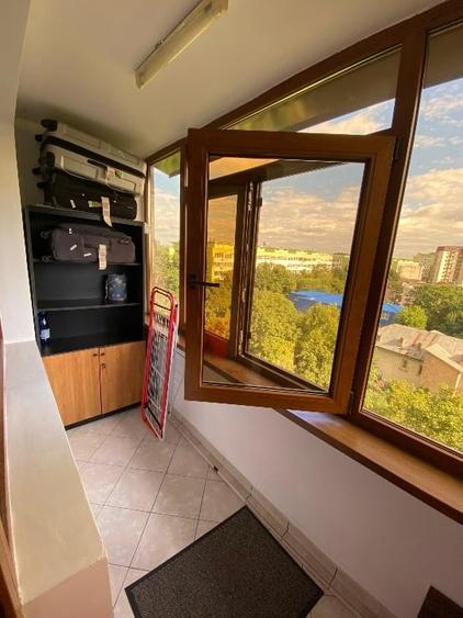 Apartament cu 3 camere semidecomandat, mobilat în Unirii