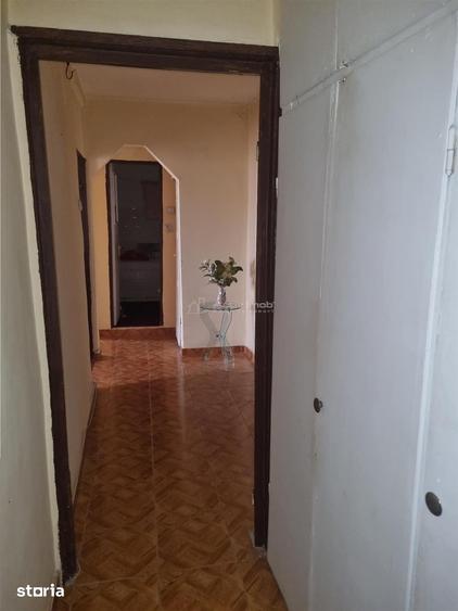 Apartament cu 3 camere decomandat în Libertății