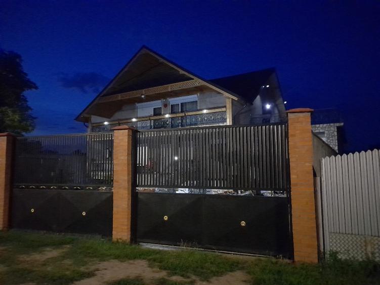 Casă individuală cu 5 camere cu Canalizare în Torcești