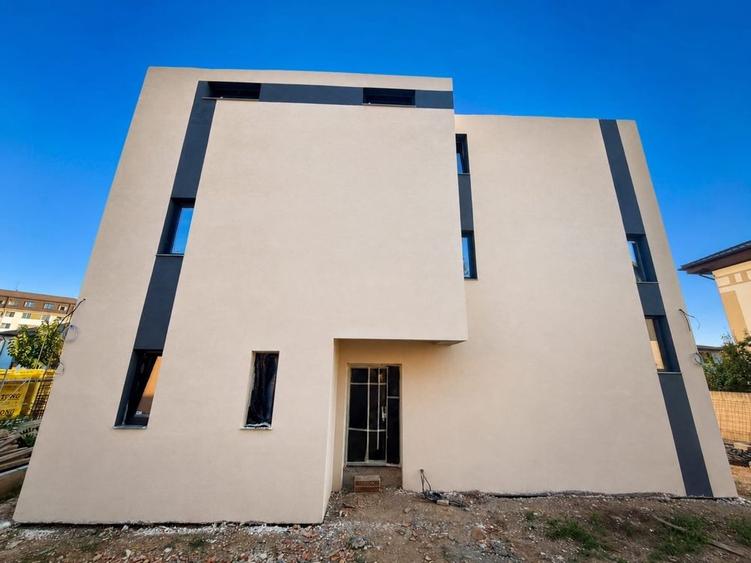 Casă cu 4 camere în Chiajna