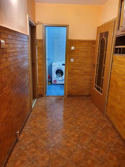 Apartament cu 3 camere decomandat în Turnișor
