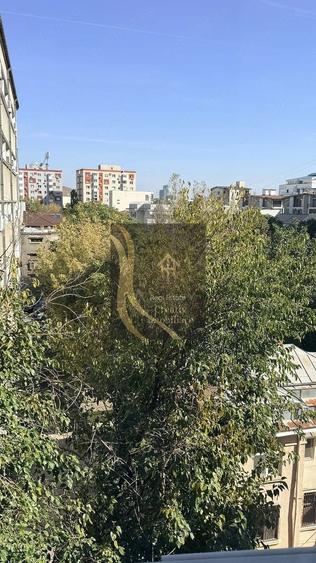 Garsonieră decomandată în Kiseleff