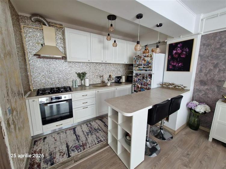 Apartament cu 3 camere semidecomandat, mobilat în Exterior Est