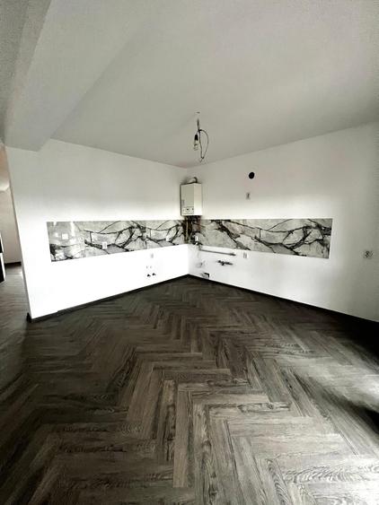 Duplex cu 4 camere cu Teren 300 Mp în Cetate