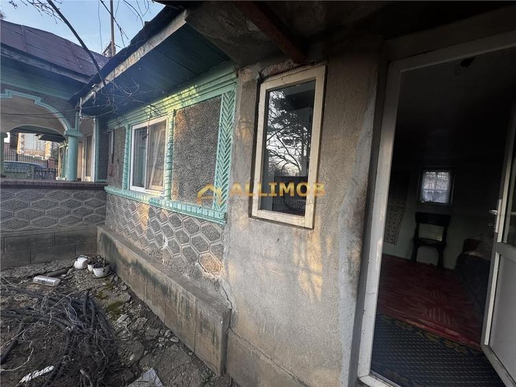 Casă cu 2 camere cu Teren 758 Mp în Central