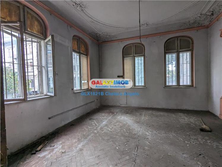 Casă cu 10 camere cu Teren 521 Mp în Cișmigiu