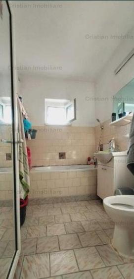 Apartament cu 3 camere decomandat în Calarași 4
