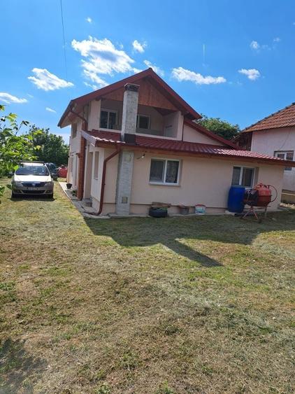 Casă cu 4 camere în Valea Popii