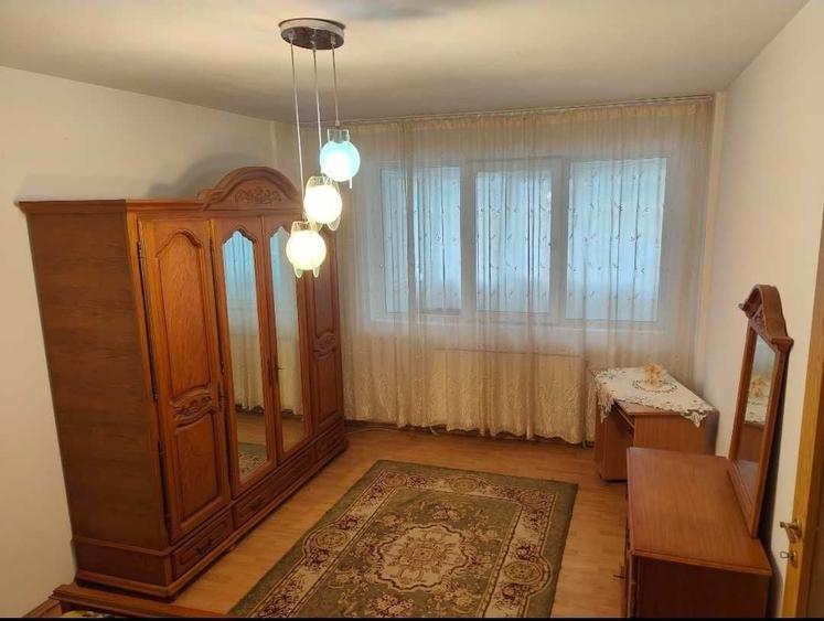 Apartament cu 2 camere decomandat în Craiovița Nouă