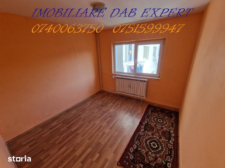 Apartament cu 3 camere în Micro 17
