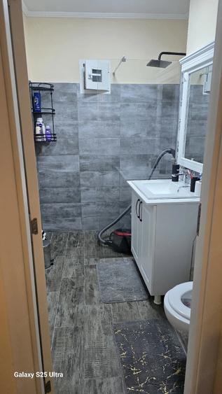 Apartament cu 3 camere decomandat în Horia