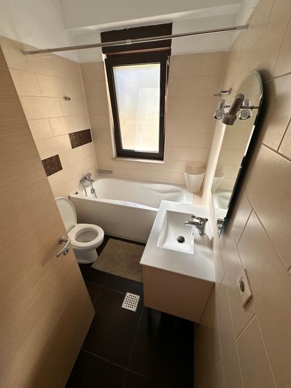 Apartament cu 3 camere semidecomandat în Herăstrău