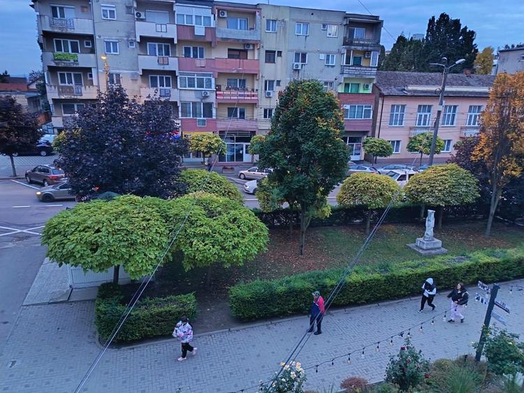 Apartament cu 3 camere decomandat în Ultracentral