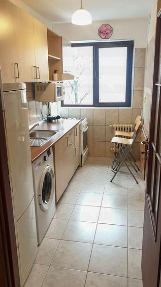 Apartament cu 2 camere semidecomandat, mobilat în Victoriei