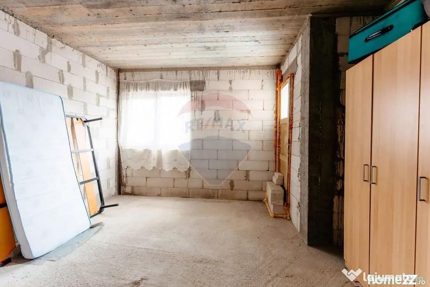 Casă cu 5 camere cu Teren 1240 Mp în Băbana