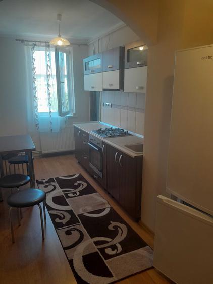 Apartament cu 3 camere decomandat în Vitrometan
