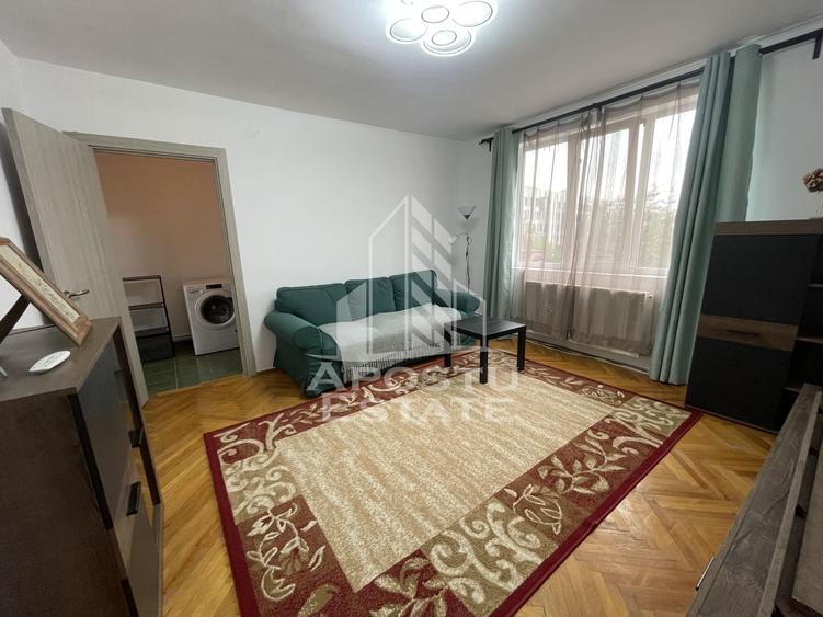 Apartament cu 2 camere semidecomandat, mobilat în Central