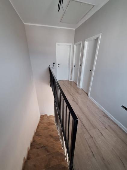 Duplex cu 5 camere cu Canalizare în Moșnița Nouă