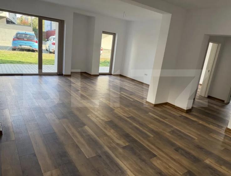 Apartament cu 3 camere decomandat în Tractorul