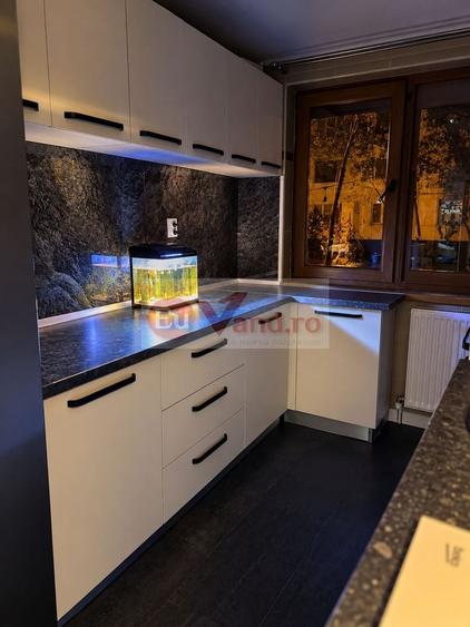 Apartament cu 3 camere decomandat, mobilat în Faleză