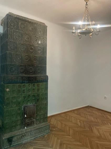 Casă cu Teren 1726 Mp în Central
