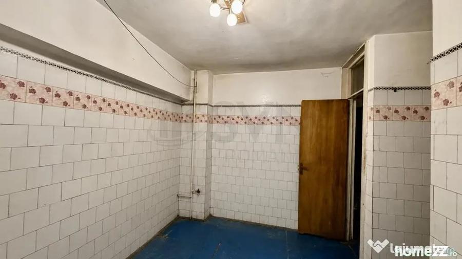 Apartament cu 4 camere decomandat în Lacul Tei