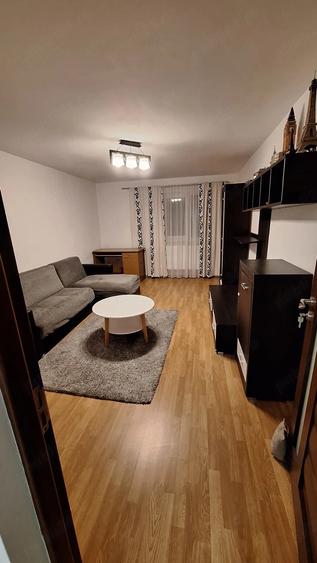 Apartament cu 3 camere decomandat în Micro 11