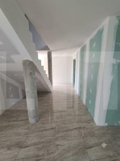 Casă individuală cu 7 camere cu Teren 1045 Mp în Central
