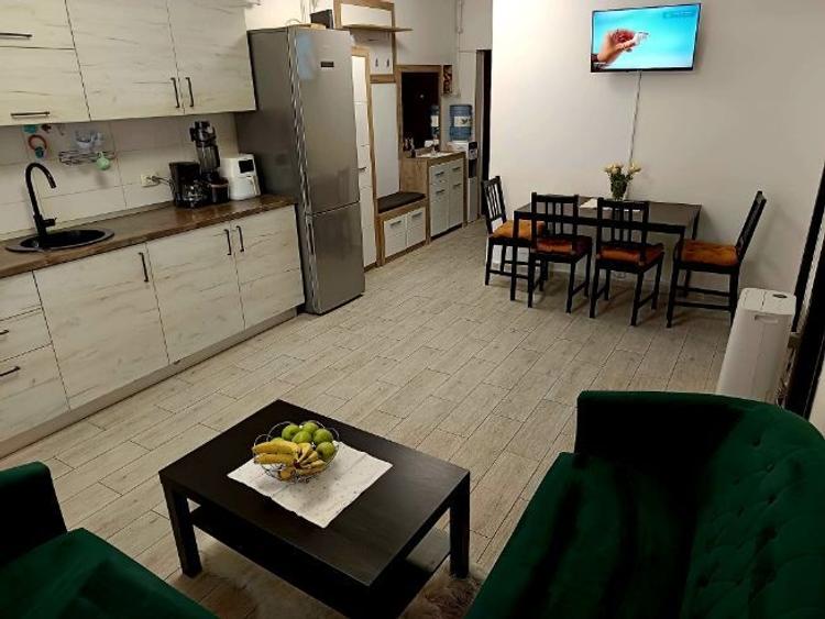 Apartament cu 3 camere semidecomandat în Rahova - 1