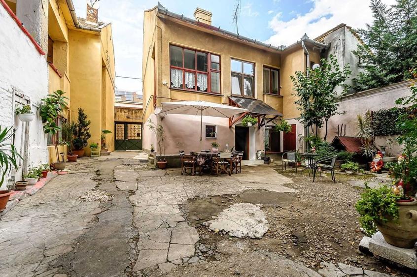 Casă cu 4 camere cu Teren 293 Mp în Central
