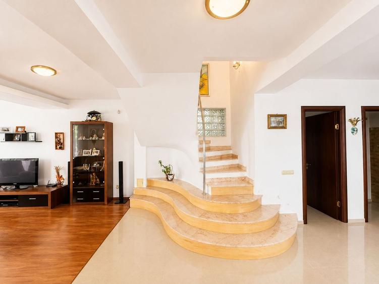 Casă individuală cu 3 camere cu Canalizare în Ultracentral