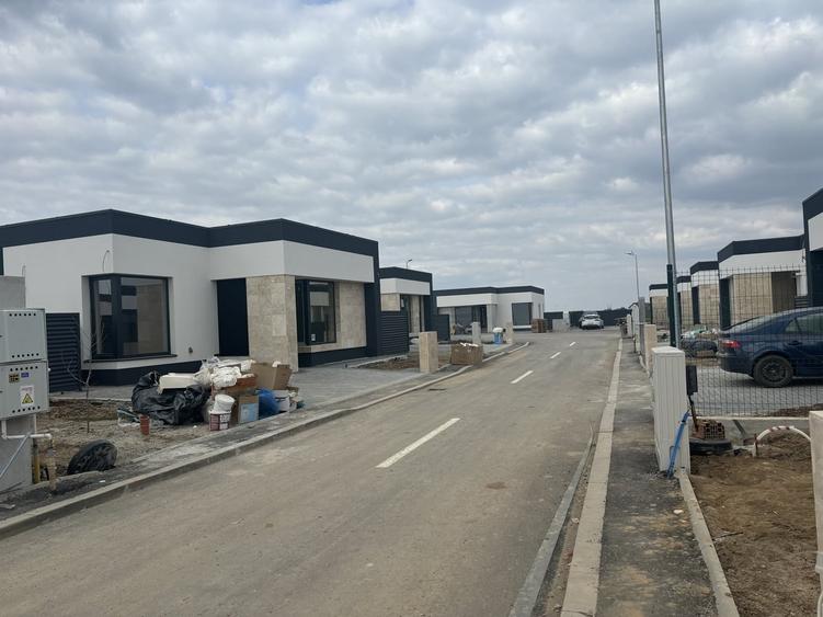 Casă cu 4 camere cu Teren 350 Mp în Berceni