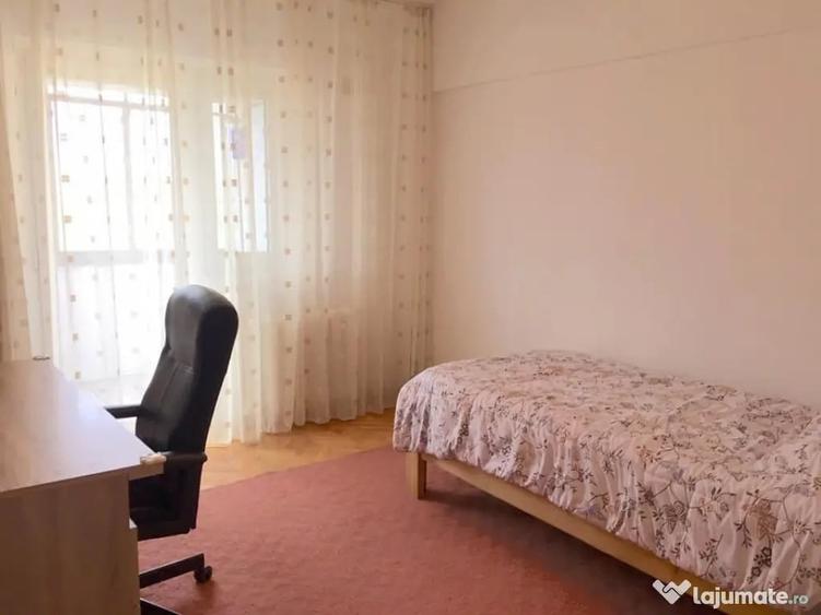 Apartament cu 3 camere decomandat în Independenței