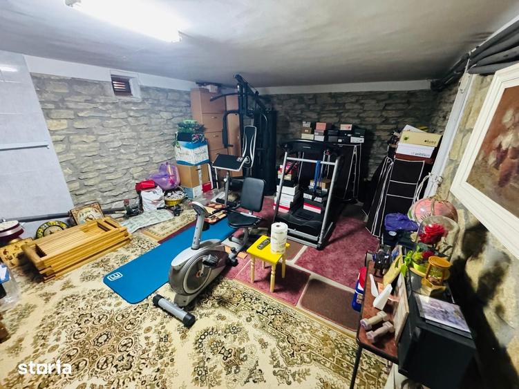 Casă cu 5 camere cu Teren 780 Mp în Nicolina