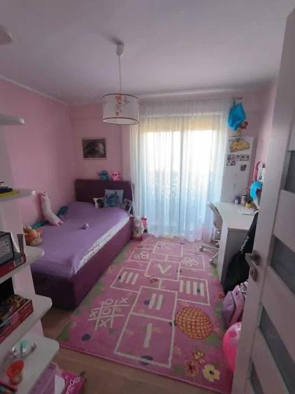 Apartament cu 3 camere semidecomandat în Calea Turzii