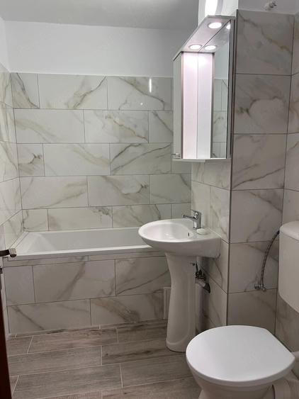 Apartament cu 3 camere decomandat în Libertății