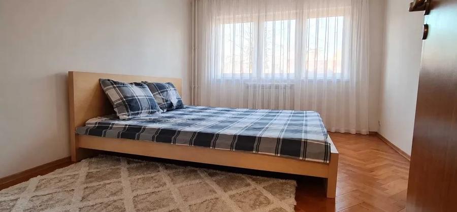 Apartament cu 3 camere decomandat, mobilat în Berceni