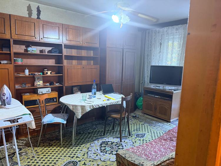 Apartament cu 3 camere decomandat în Giurgiului