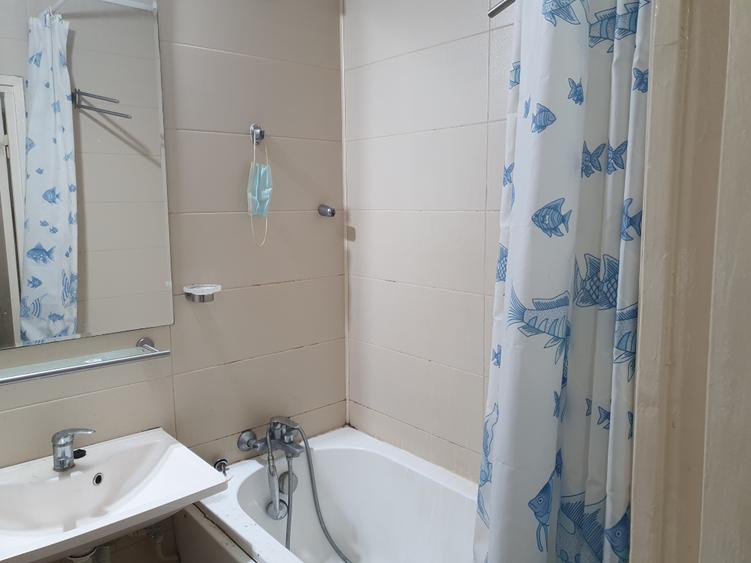 Apartament cu 3 camere semidecomandat în Drumul Taberei
