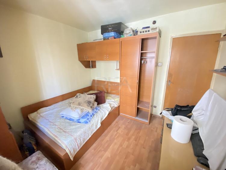 Apartament cu 3 camere decomandat în Rahova — fotografia 3