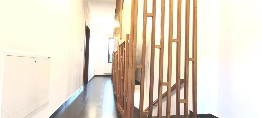 Casă individuală cu 6 camere cu Canalizare în Complex Studențesc