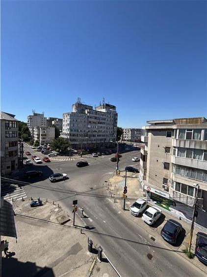 Apartament cu 3 camere decomandat, mobilat în Tomis II