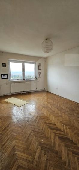 Apartament cu 3 camere decomandat în Spitalului