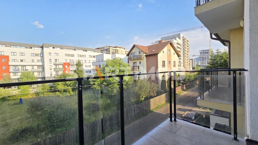 Apartament cu 3 camere decomandat, mobilat în Tractorul