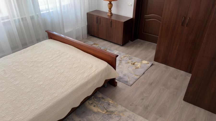 Apartament cu 3 camere decomandat în Peninsula