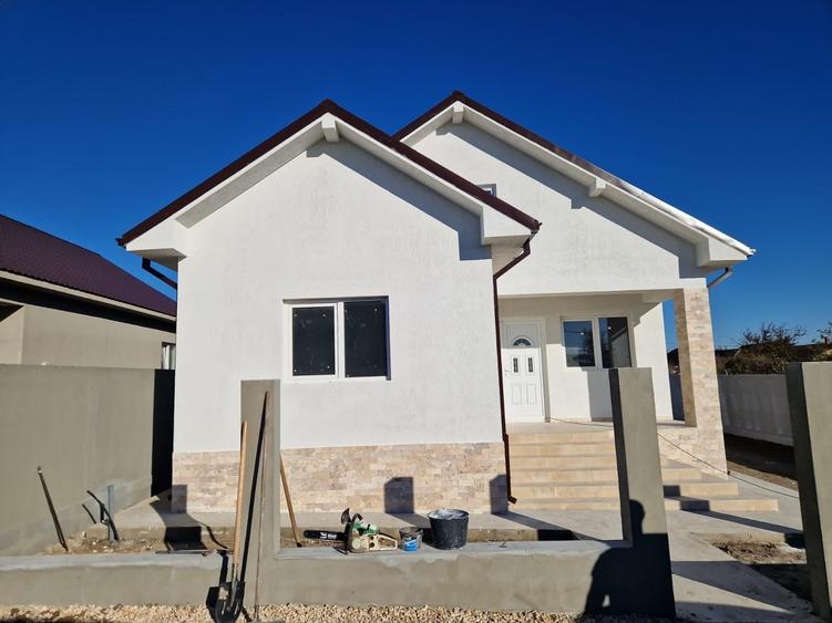 Casă cu 4 camere cu Teren 244 Mp în Est