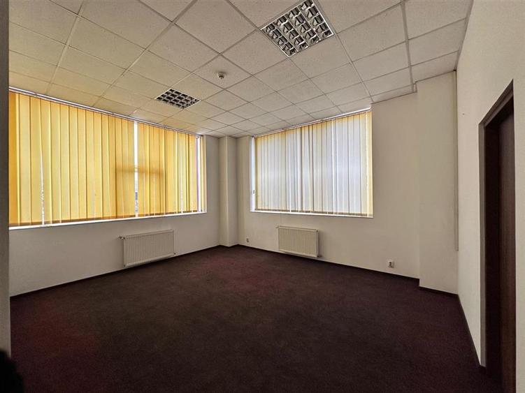 Spațiu comercial, de 500 mp, în Exterior Vest