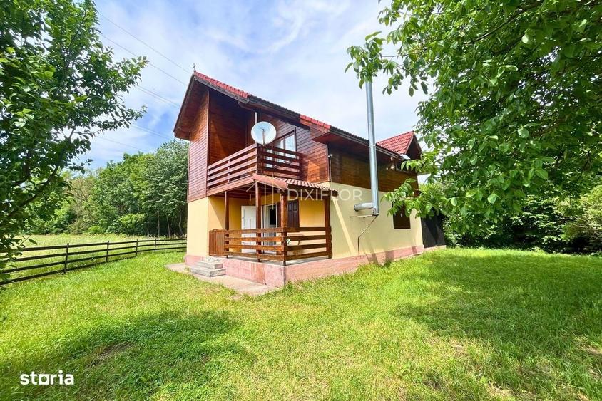 Casă cu 4 camere în Câmpu Cetății