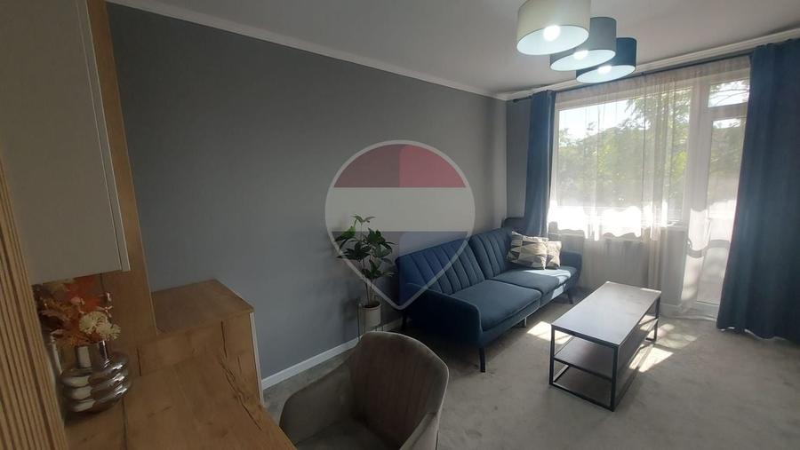 Apartament cu 2 camere semidecomandat, mobilat în Decebal