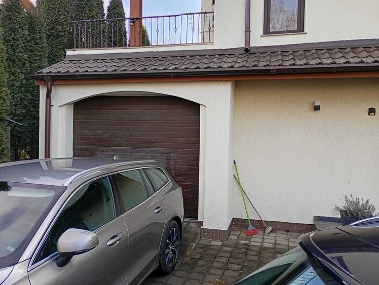 Casă cu 4 camere în Calea Moldovei